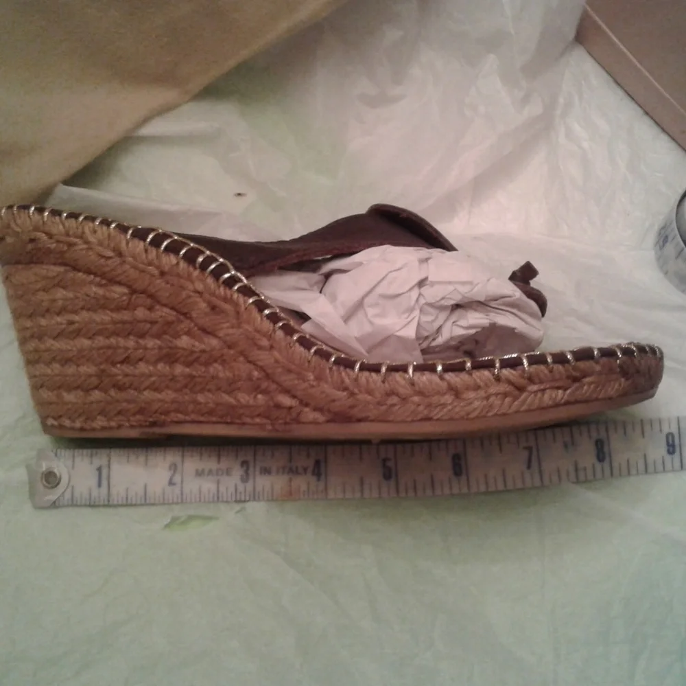 👡 Burberry Signature Nova Check Wedge Sandals 👡 - Picture 7 of 8